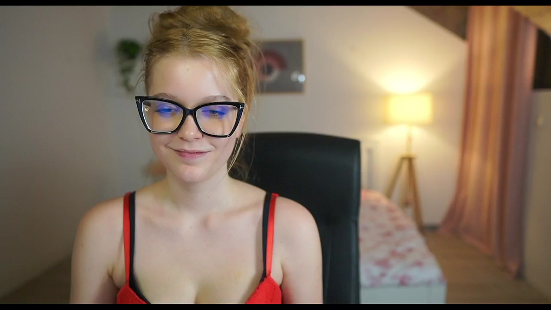 Gallery image thumbnail from Lisa_mccoy_'s myfreecams stream on, 12/22/2025, 20:21 image 6 of 20