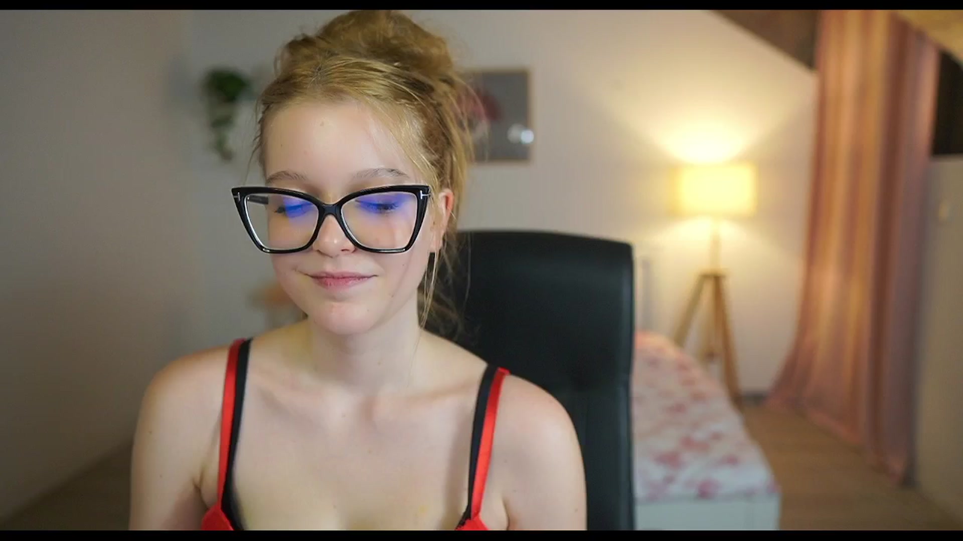Gallery image thumbnail from Lisa_mccoy_'s myfreecams stream on, 12/22/2025, 20:21 image 8 of 20