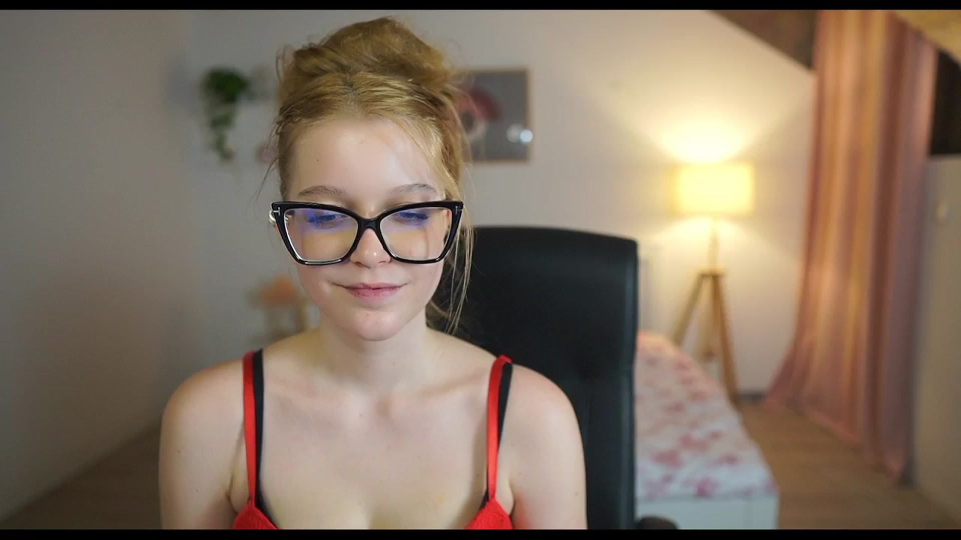 Gallery image thumbnail from Lisa_mccoy_'s myfreecams stream on, 12/22/2025, 20:21 image 3 of 20
