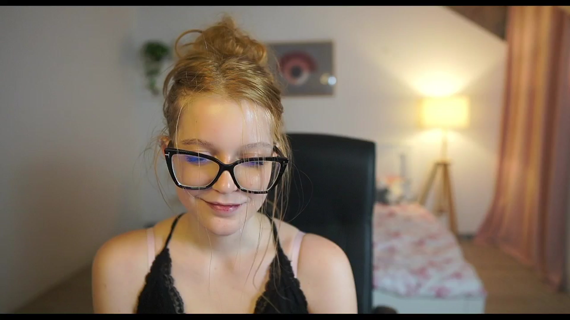 Gallery image thumbnail from Lisa_mccoy_'s myfreecams stream on, 12/23/2025, 19:38 image 18 of 20