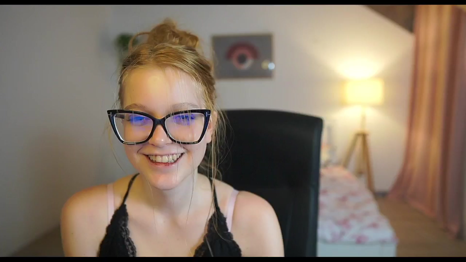 Gallery image thumbnail from Lisa_mccoy_'s myfreecams stream on, 12/23/2025, 19:38 image 15 of 20