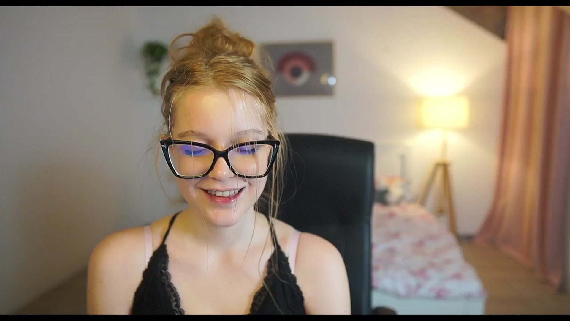 Gallery image thumbnail from Lisa_mccoy_'s myfreecams stream on, 12/23/2025, 19:38 image 16 of 20