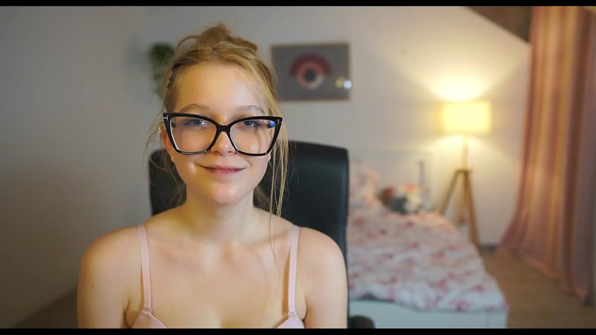 Gallery image thumbnail from Lisa_mccoy_'s myfreecams stream on, 12/23/2025, 22:01 image 2 of 20