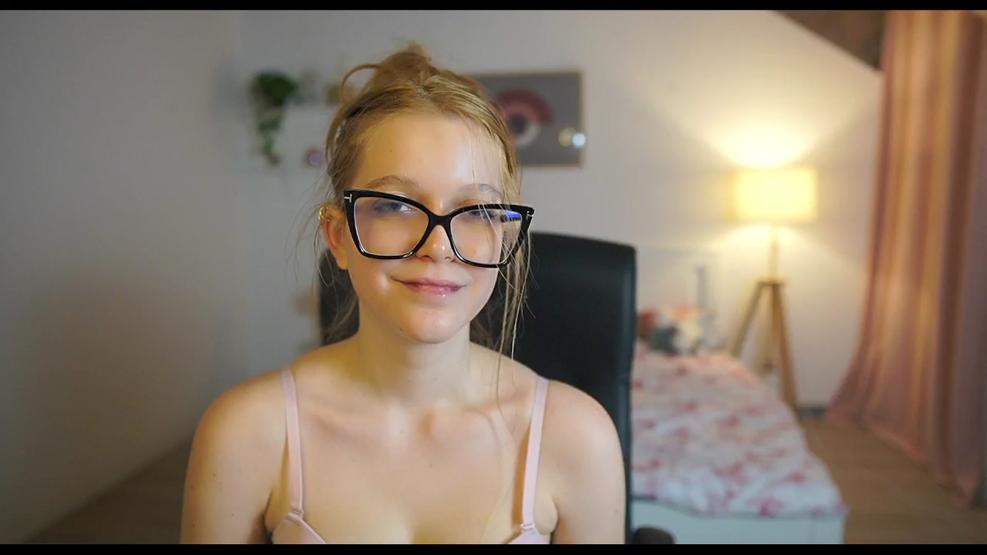 Gallery image thumbnail from Lisa_mccoy_'s myfreecams stream on, 12/23/2025, 22:01 image 17 of 20