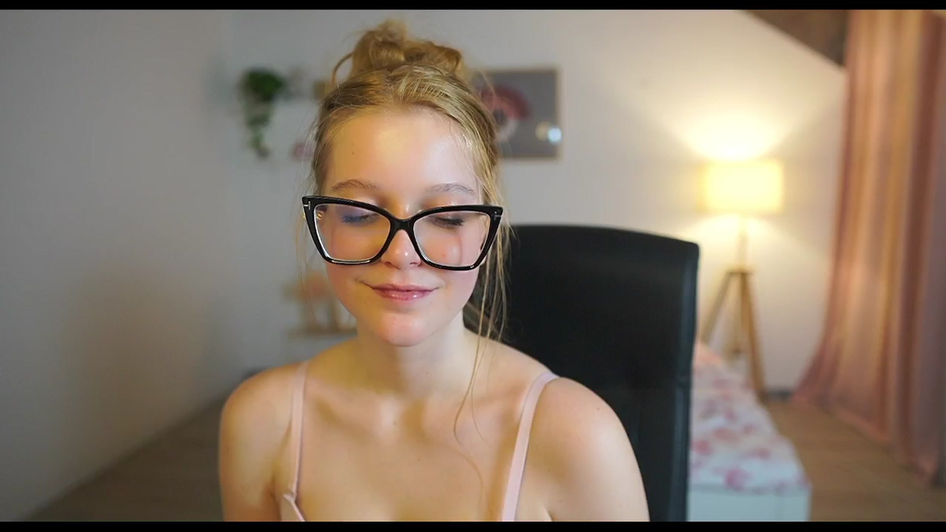 Gallery image thumbnail from Lisa_mccoy_'s myfreecams stream on, 12/24/2025, 24:01 image 17 of 20