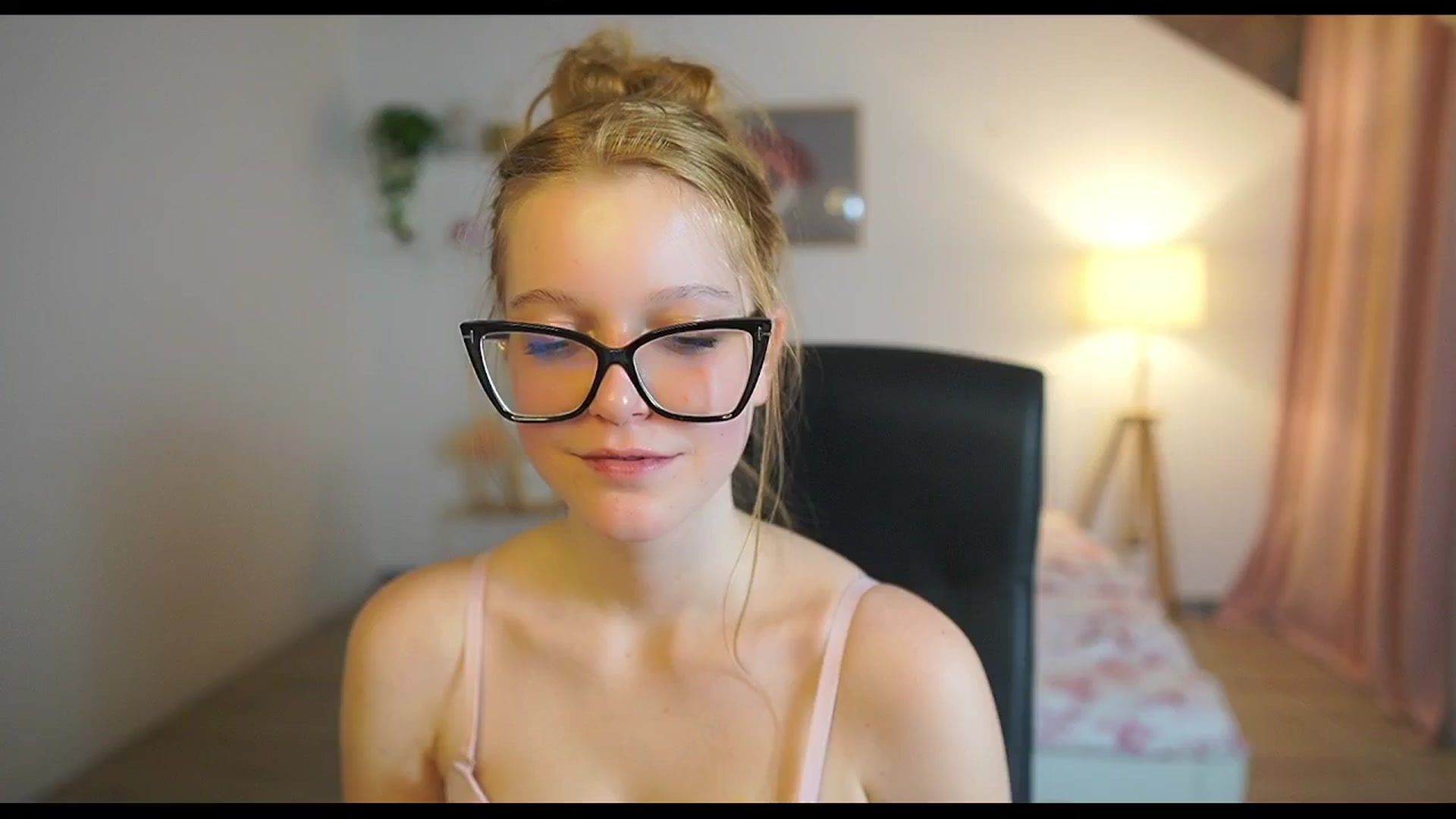 Gallery image thumbnail from Lisa_mccoy_'s myfreecams stream on, 12/24/2025, 24:01 image 18 of 20