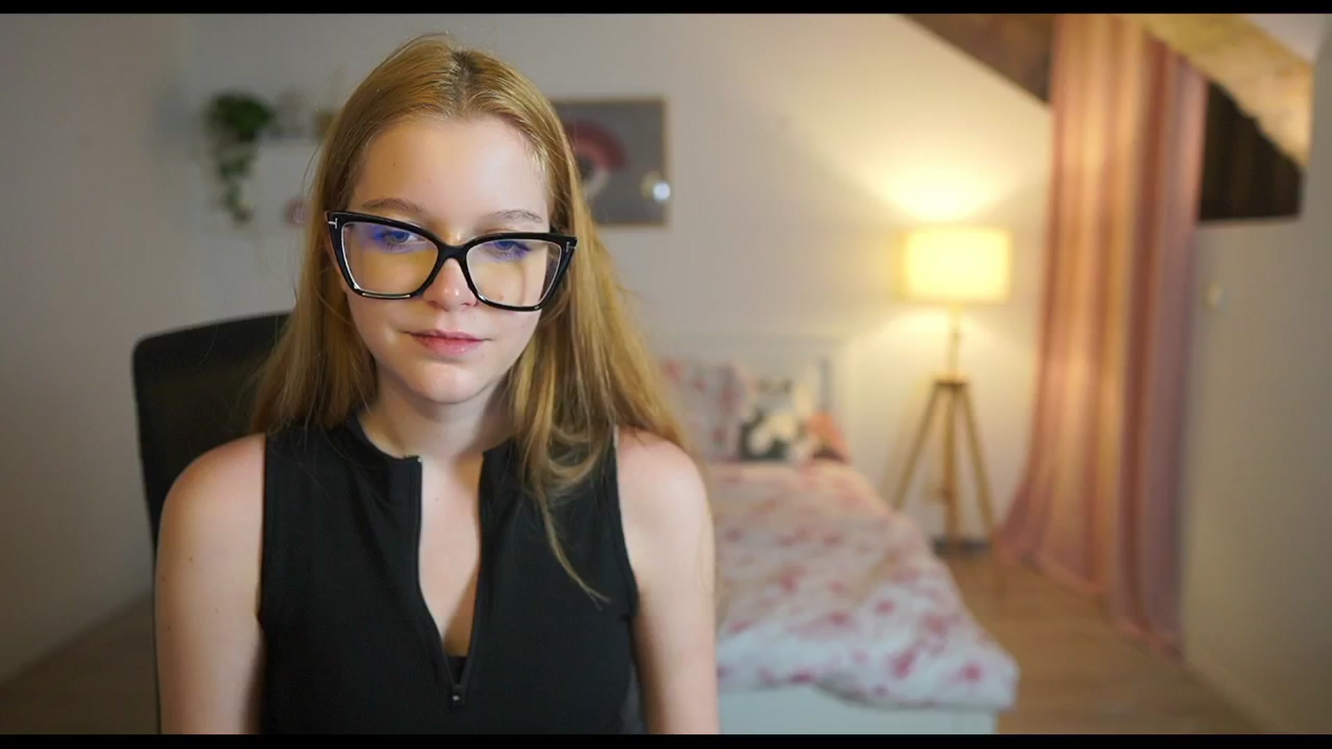 Gallery image thumbnail from Lisa_mccoy_'s myfreecams stream on, 01/05/2026, 15:11 image 2 of 20