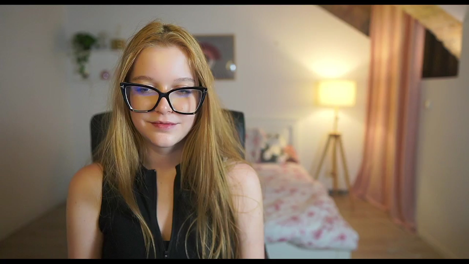 Gallery image thumbnail from Lisa_mccoy_'s myfreecams stream on, 01/05/2026, 15:11 image 15 of 20