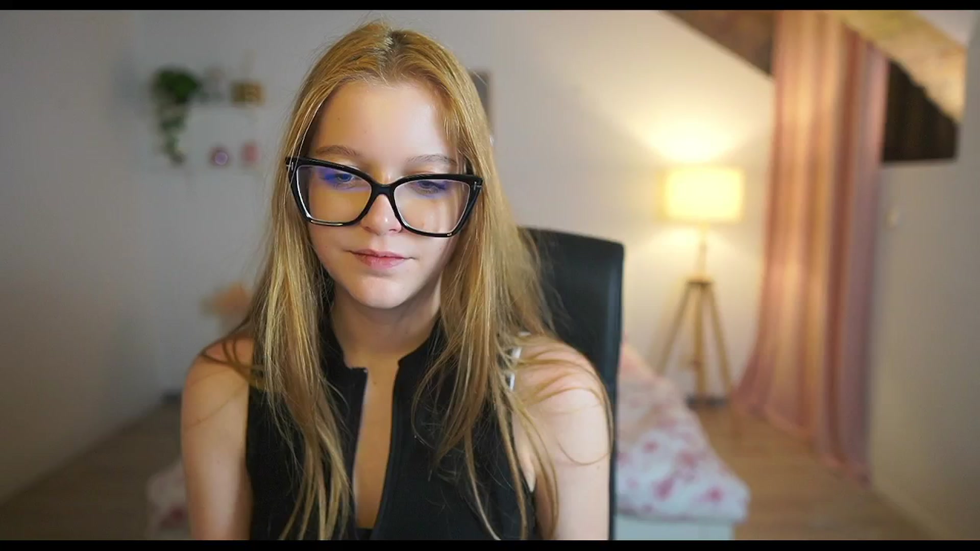 Gallery image thumbnail from Lisa_mccoy_'s myfreecams stream on, 01/05/2026, 15:11 image 6 of 20
