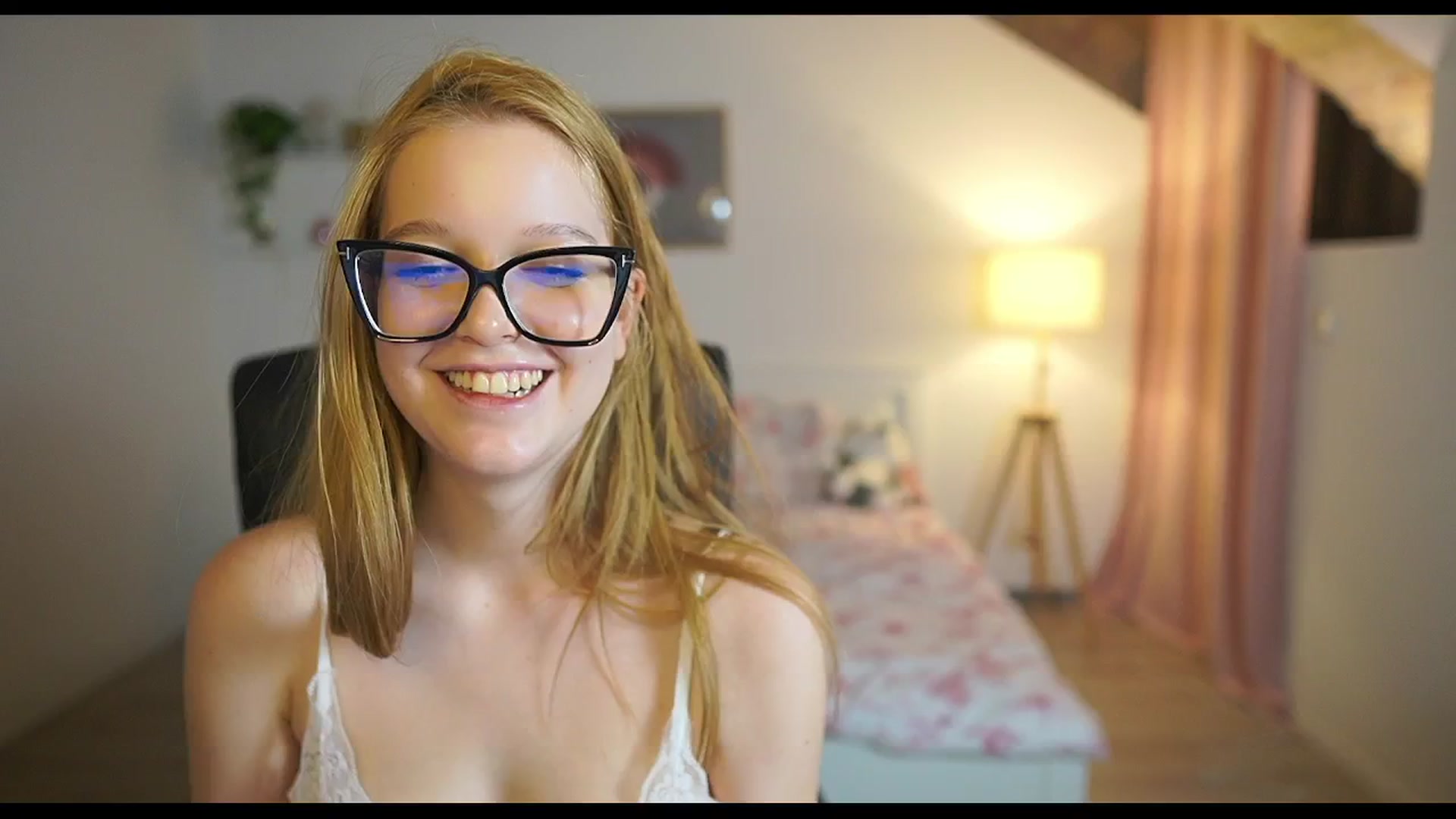 Gallery image thumbnail from Lisa_mccoy_'s myfreecams stream on, 01/05/2026, 18:06 image 16 of 20