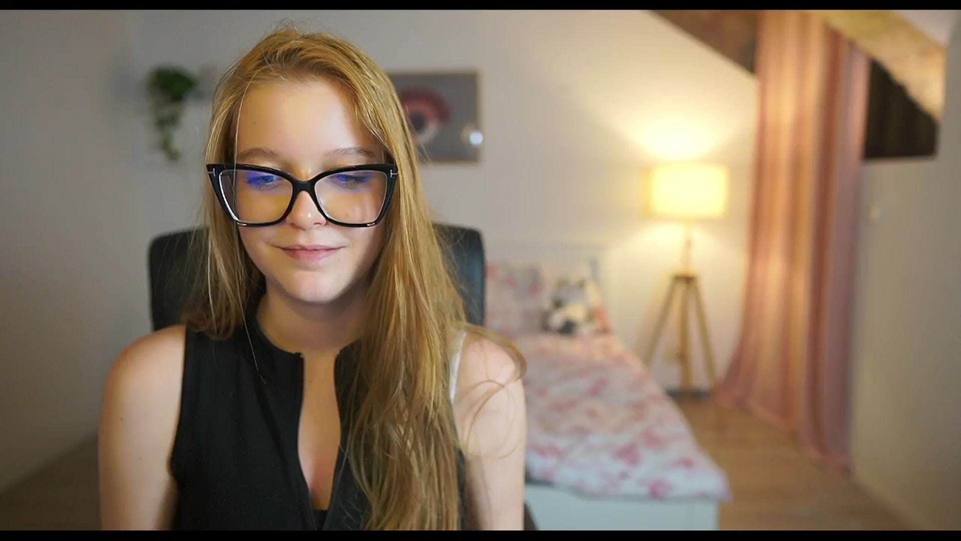 Gallery image thumbnail from Lisa_mccoy_'s myfreecams stream on, 01/05/2026, 18:06 image 1 of 20