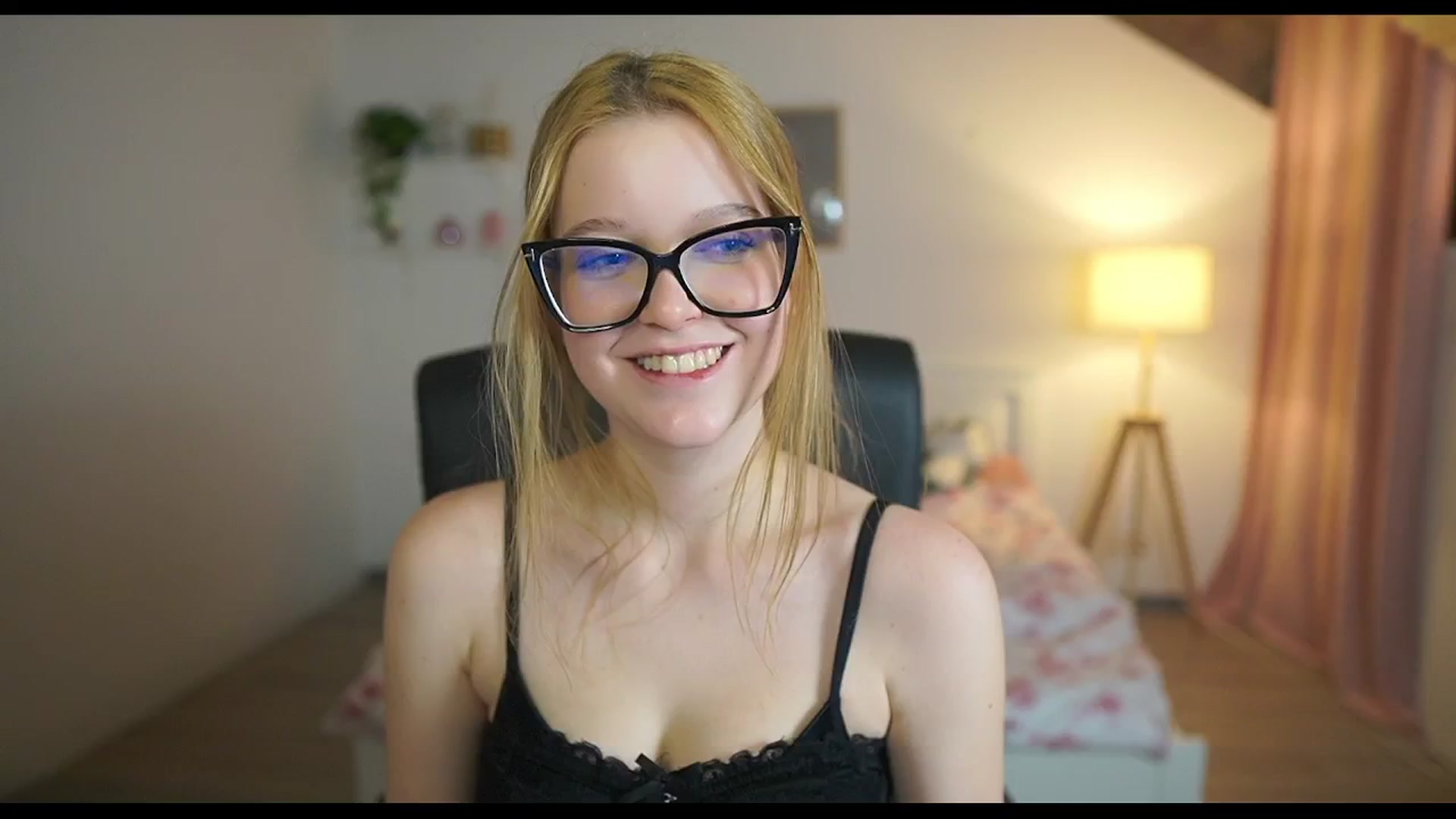 Gallery image thumbnail from Lisa_mccoy_'s myfreecams stream on, 01/13/2026, 20:05 image 15 of 20