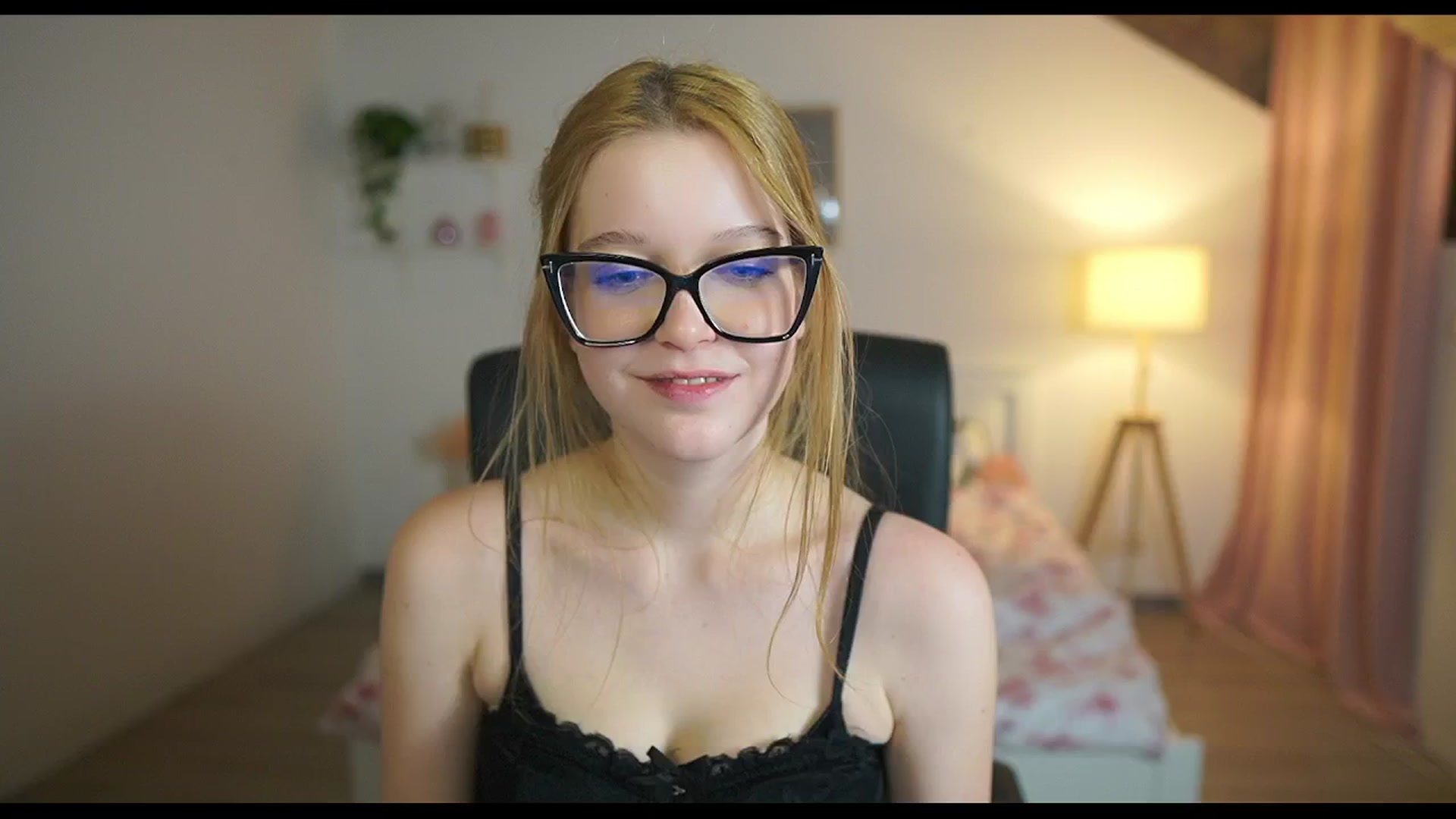 Gallery image thumbnail from Lisa_mccoy_'s myfreecams stream on, 01/13/2026, 20:05 image 1 of 20