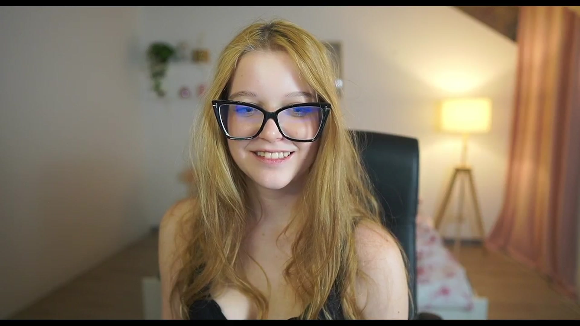 Gallery image thumbnail from Lisa_mccoy_'s myfreecams stream on, 01/14/2026, 15:38 image 19 of 20