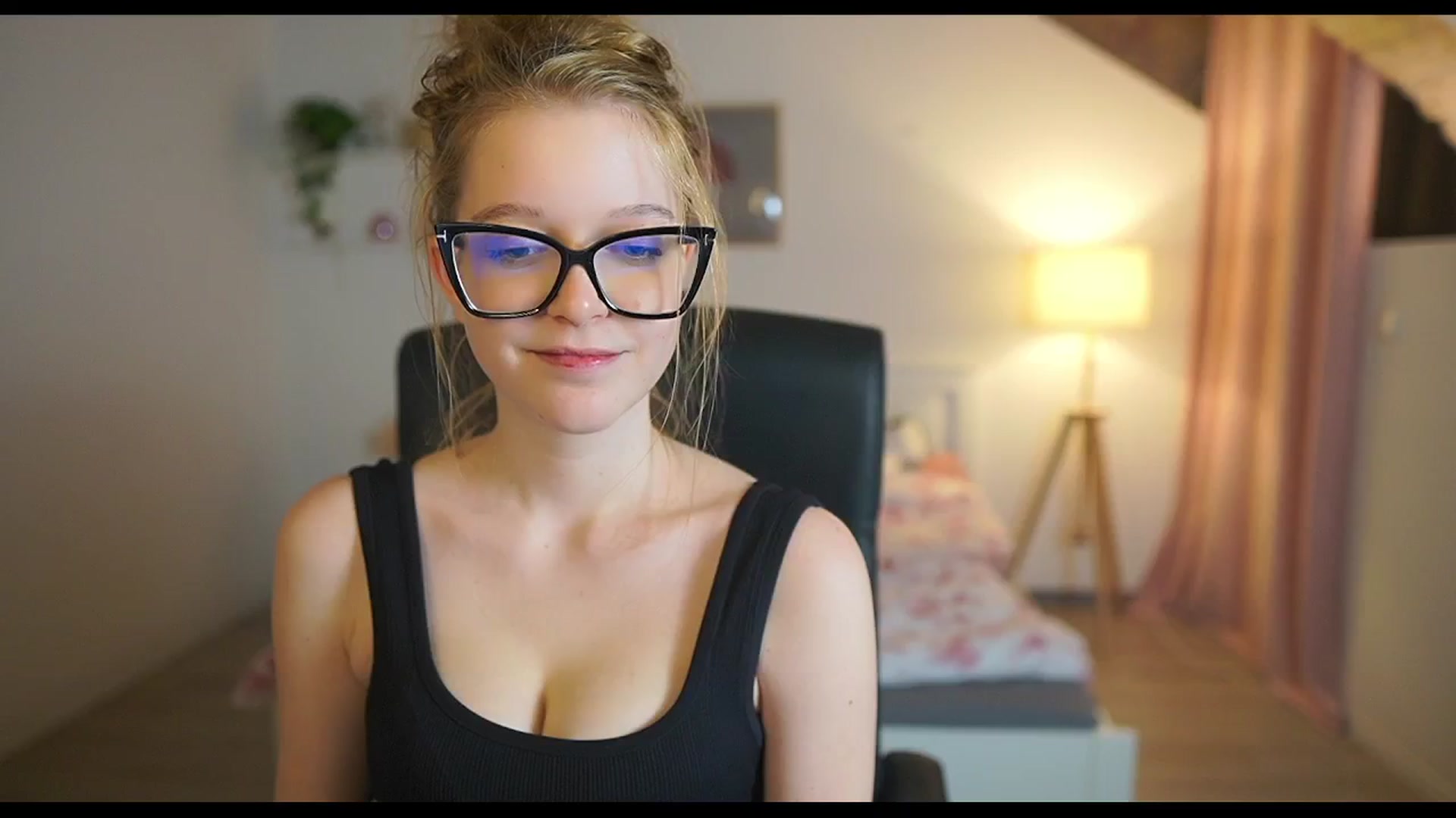 Gallery image thumbnail from Lisa_mccoy_'s myfreecams stream on, 01/18/2026, 20:11 image 5 of 20