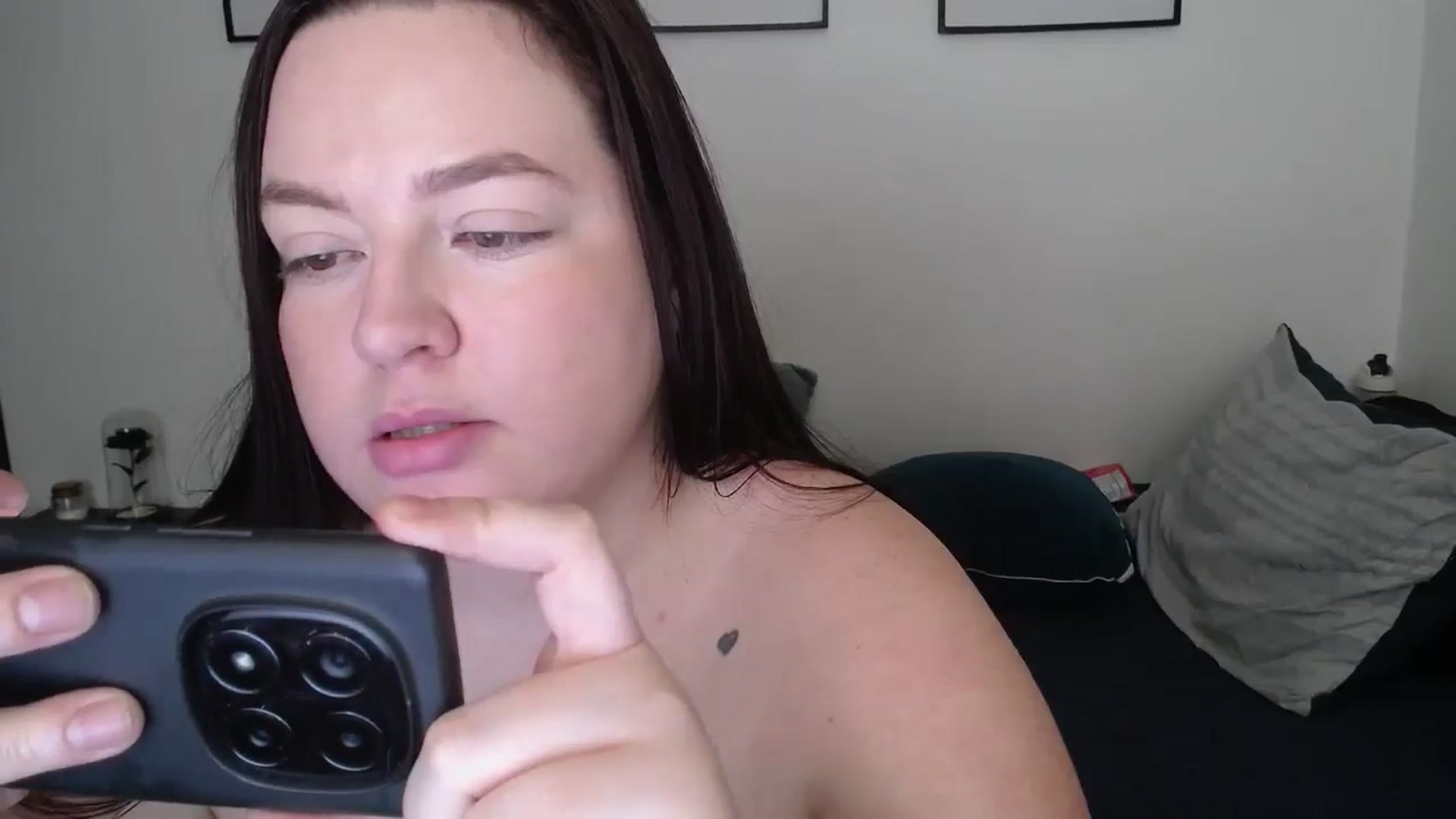 Gallery image thumbnail from Lisajenn's myfreecams stream on, 02/18/2026, 02:25 image 18 of 20