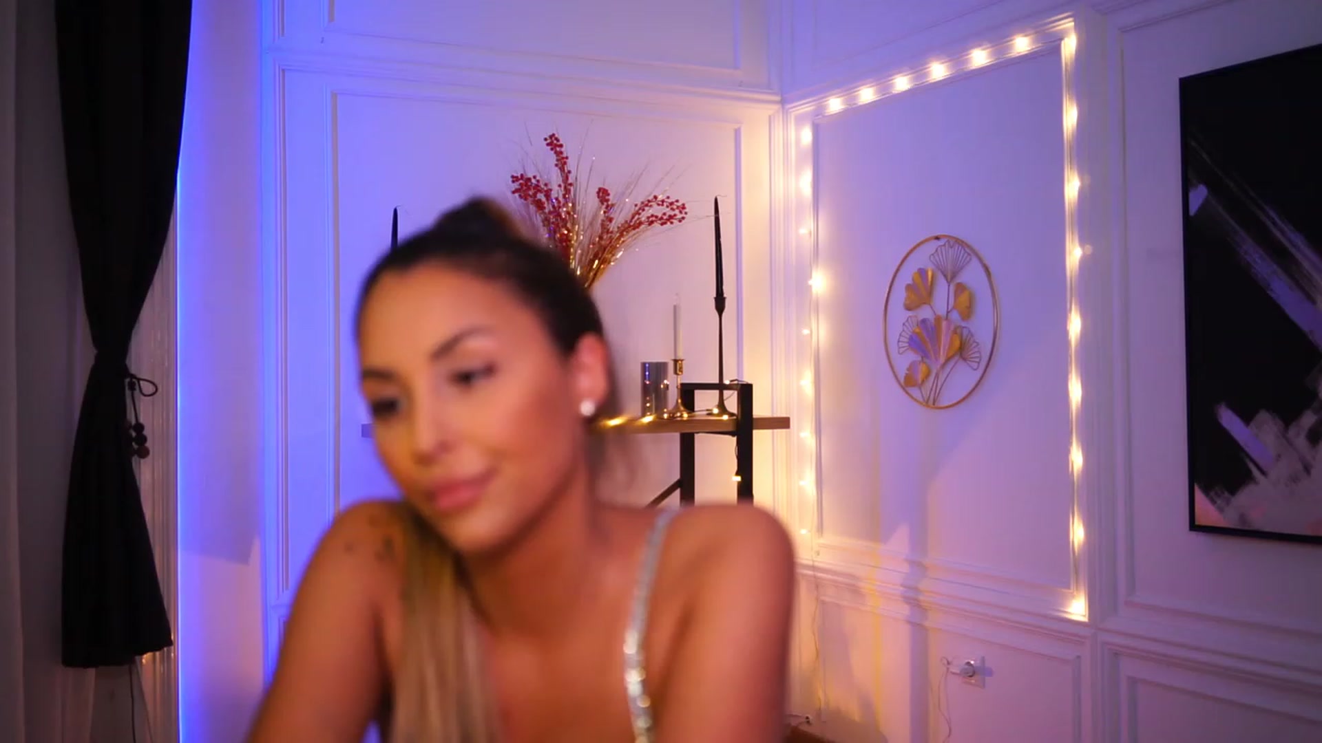 Gallery image thumbnail from Lisamelow's myfreecams stream on, 11/19/2022, 21:12 image 13 of 20