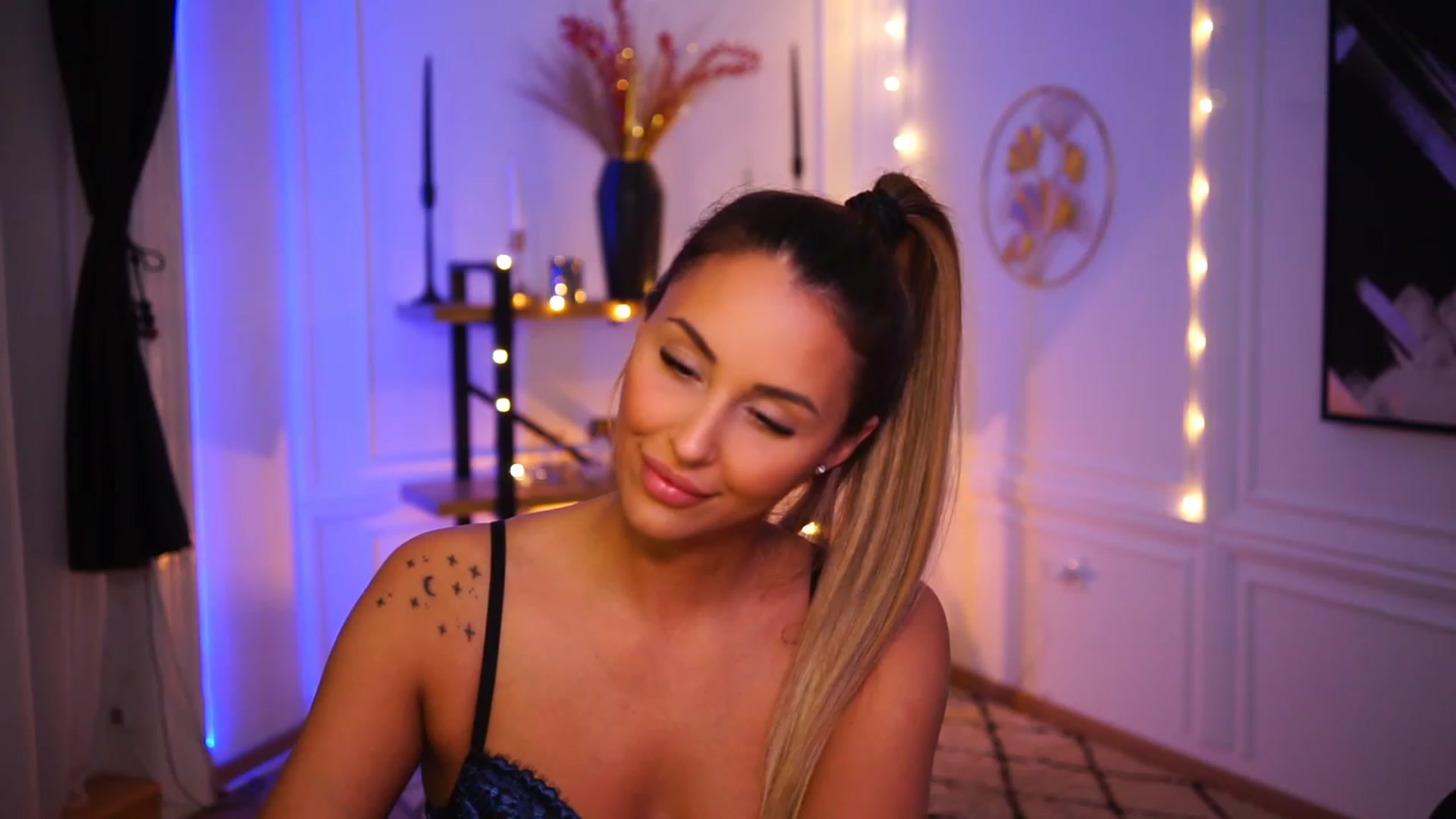Gallery image thumbnail from Lisamelow's myfreecams stream on, 11/20/2022, 24:01 image 20 of 20