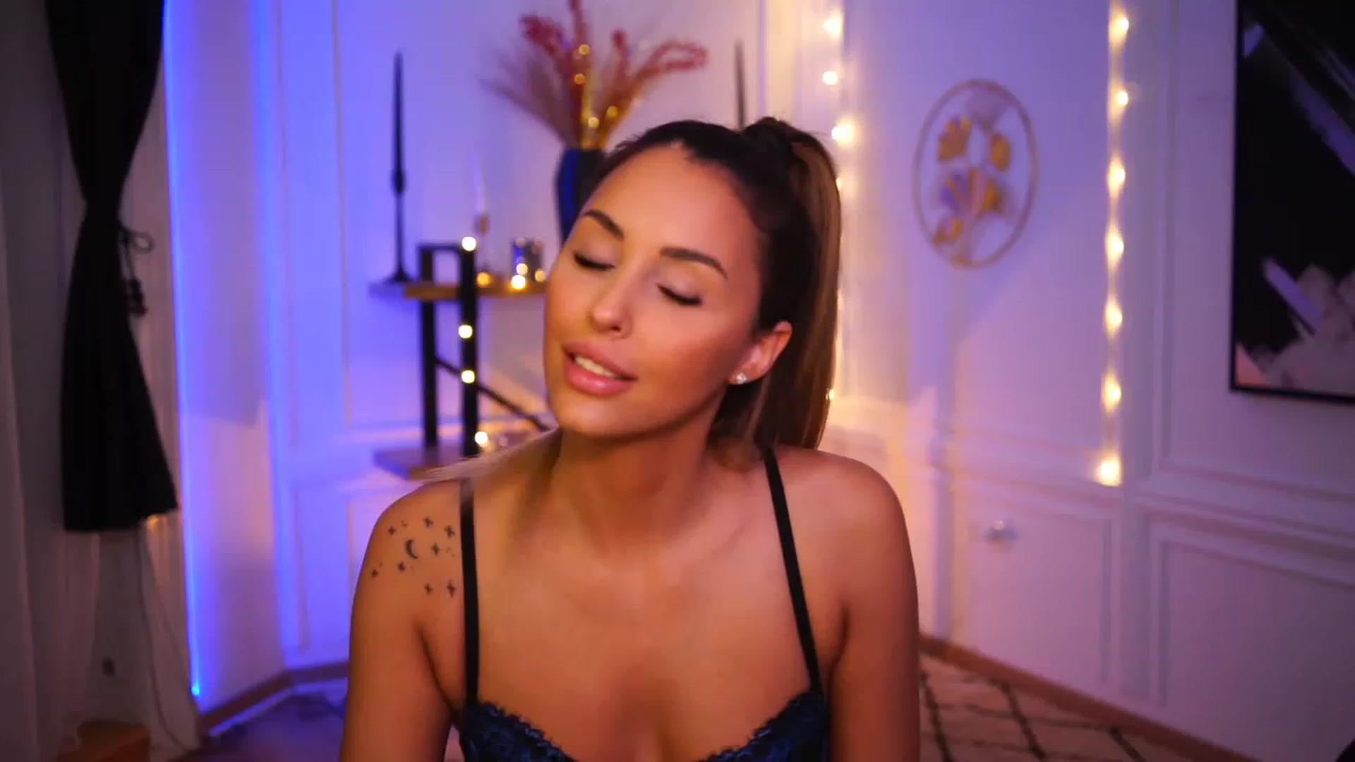 Gallery image thumbnail from Lisamelow's myfreecams stream on, 11/20/2022, 24:01 image 12 of 20