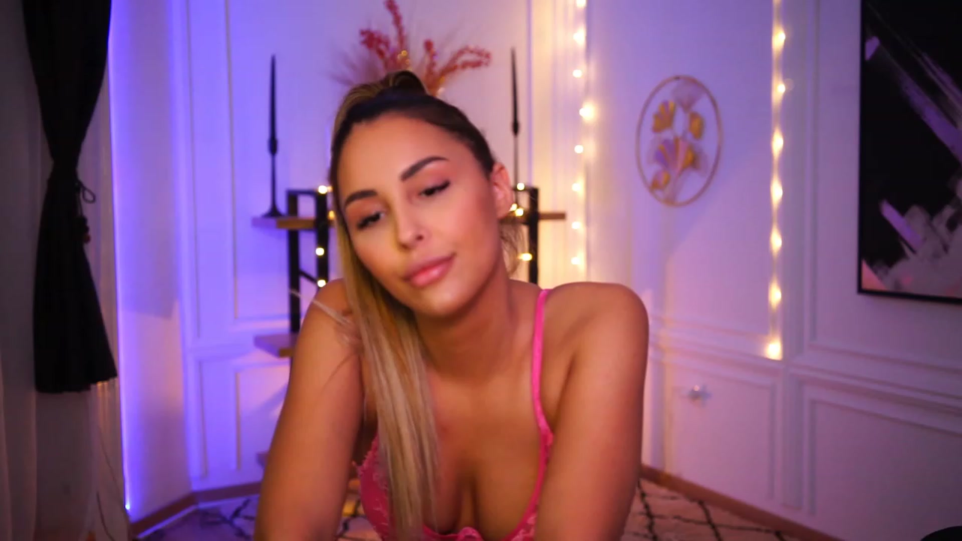 Gallery image thumbnail from Lisamelow's myfreecams stream on, 11/20/2022, 15:47 image 3 of 20