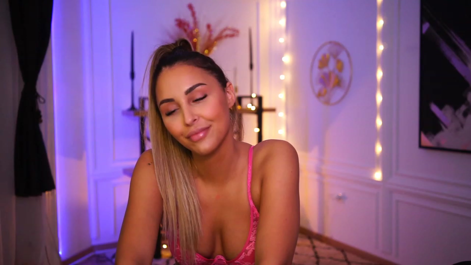 Gallery image thumbnail from Lisamelow's myfreecams stream on, 11/20/2022, 16:49 image 5 of 20