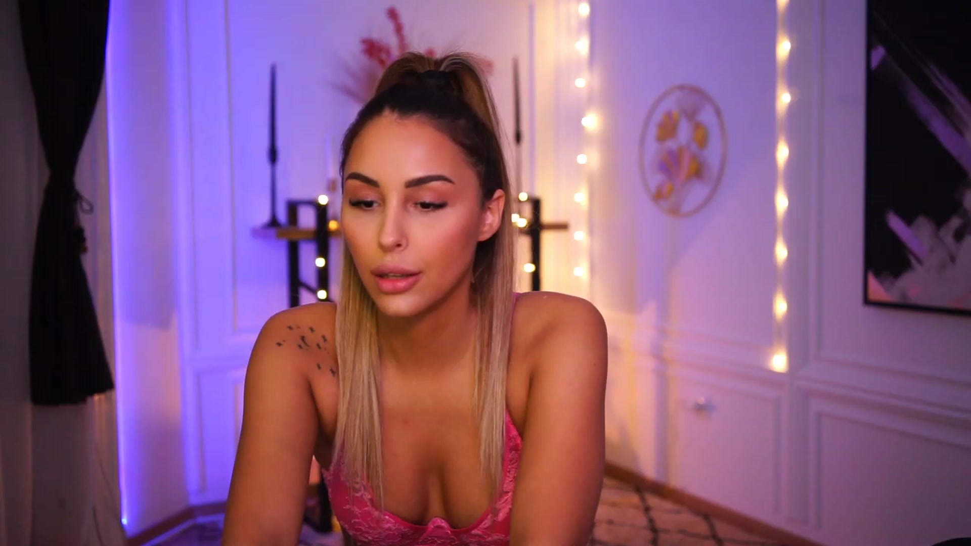 Gallery image thumbnail from Lisamelow's myfreecams stream on, 11/20/2022, 16:49 image 1 of 20