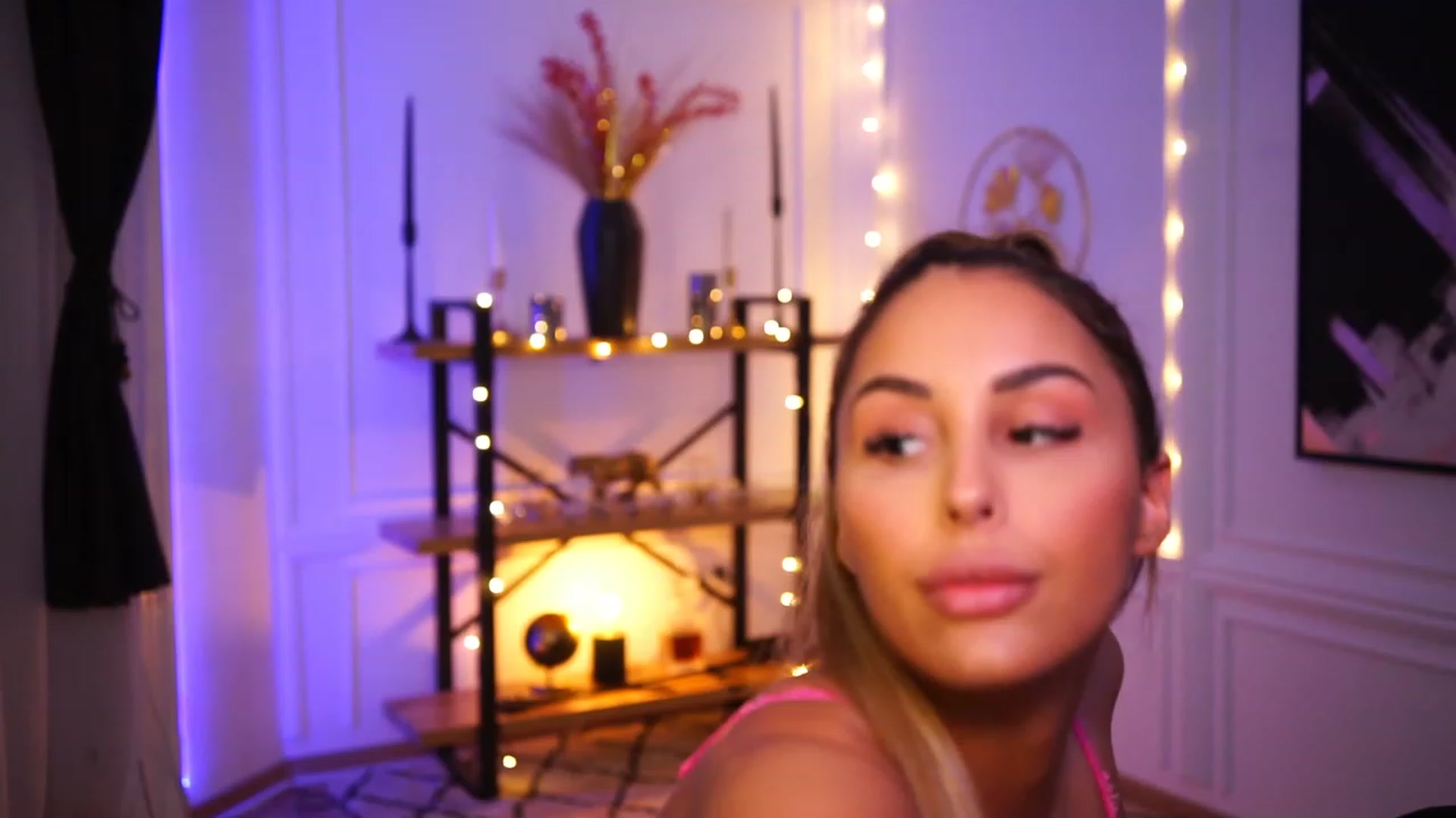 Gallery image thumbnail from Lisamelow's myfreecams stream on, 11/20/2022, 16:49 image 9 of 20