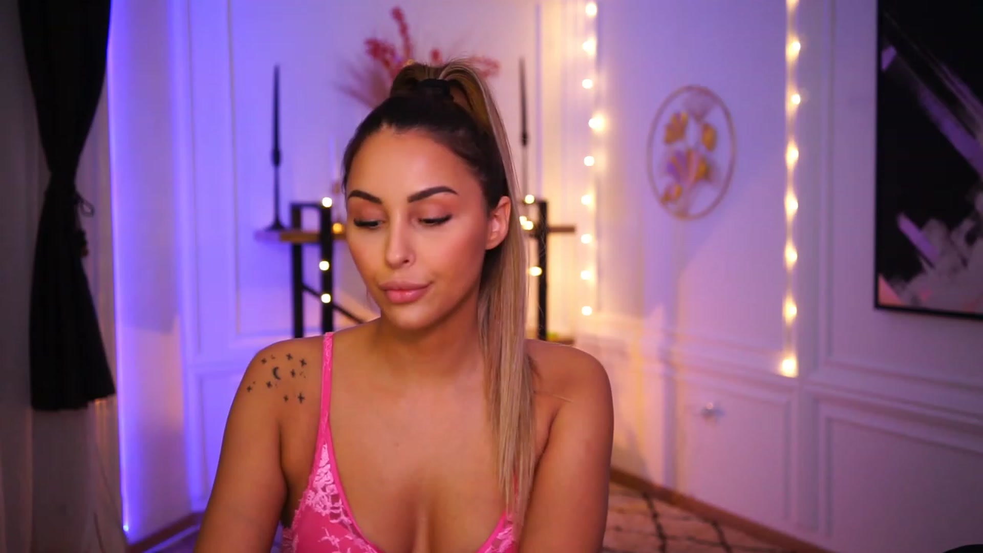 Gallery image thumbnail from Lisamelow's myfreecams stream on, 11/20/2022, 16:49 image 2 of 20