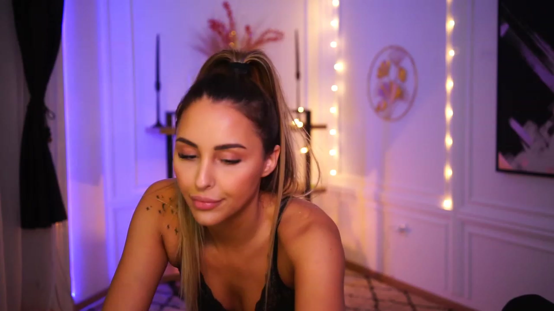Gallery image thumbnail from Lisamelow's myfreecams stream on, 11/20/2022, 20:07 image 13 of 20