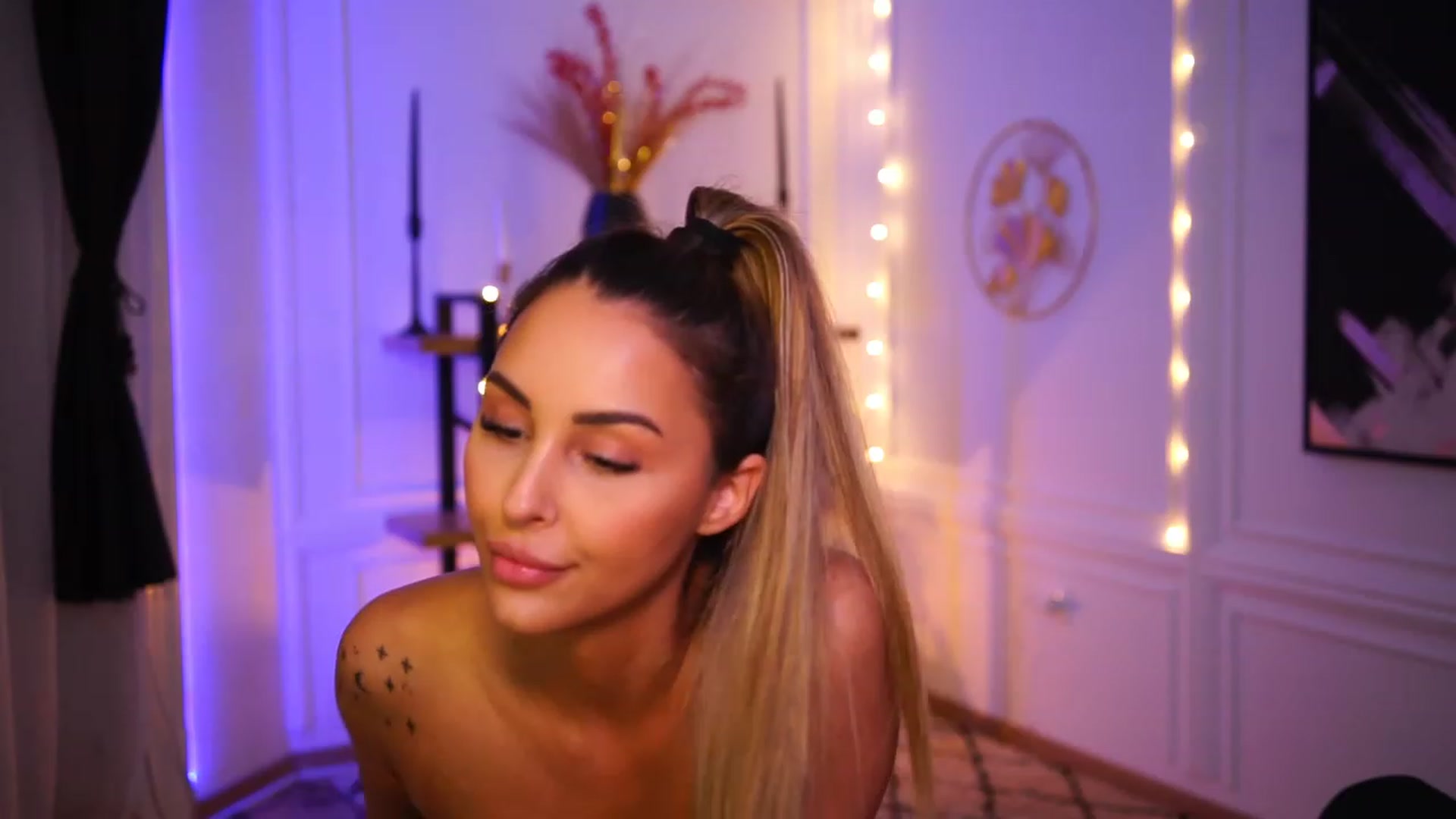 Gallery image thumbnail from Lisamelow's myfreecams stream on, 11/20/2022, 20:07 image 20 of 20