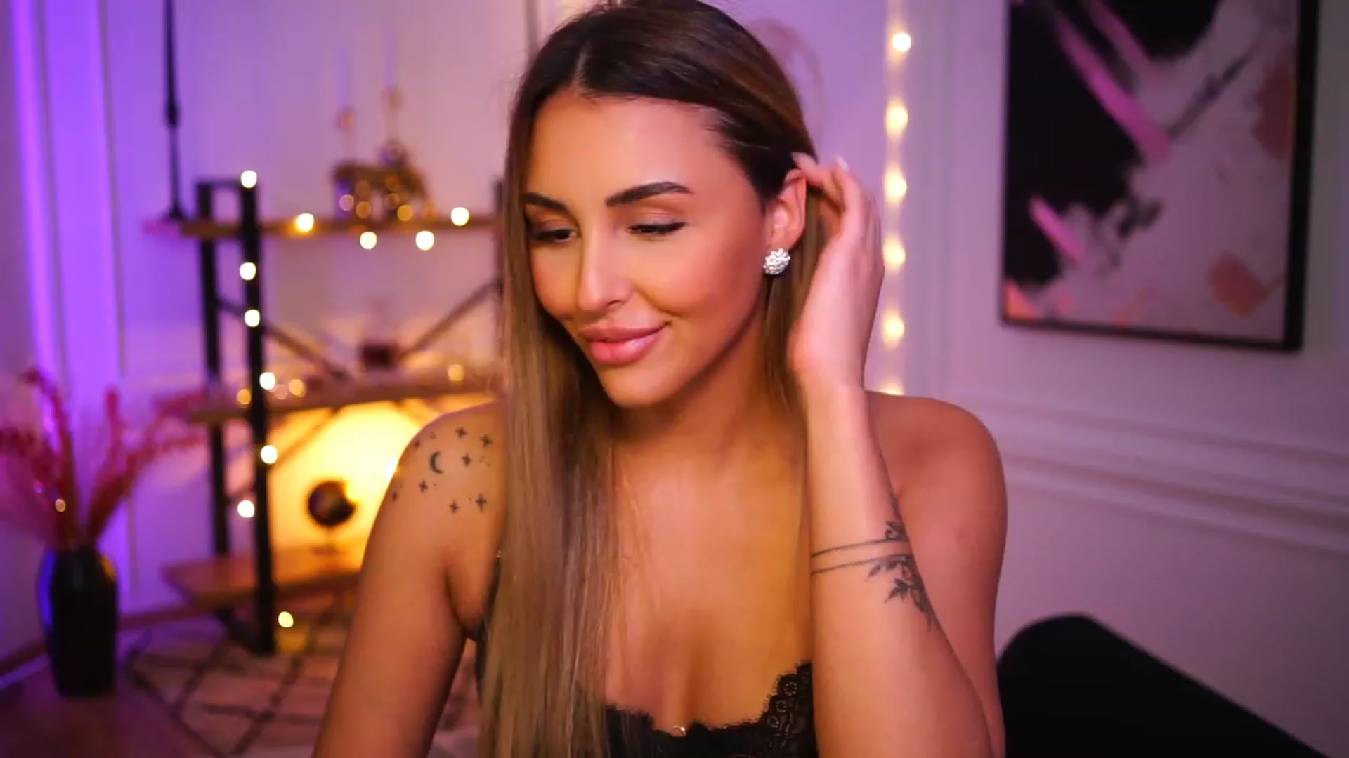 Gallery image thumbnail from Lisamelow's myfreecams stream on, 11/22/2022, 21:48 image 20 of 20