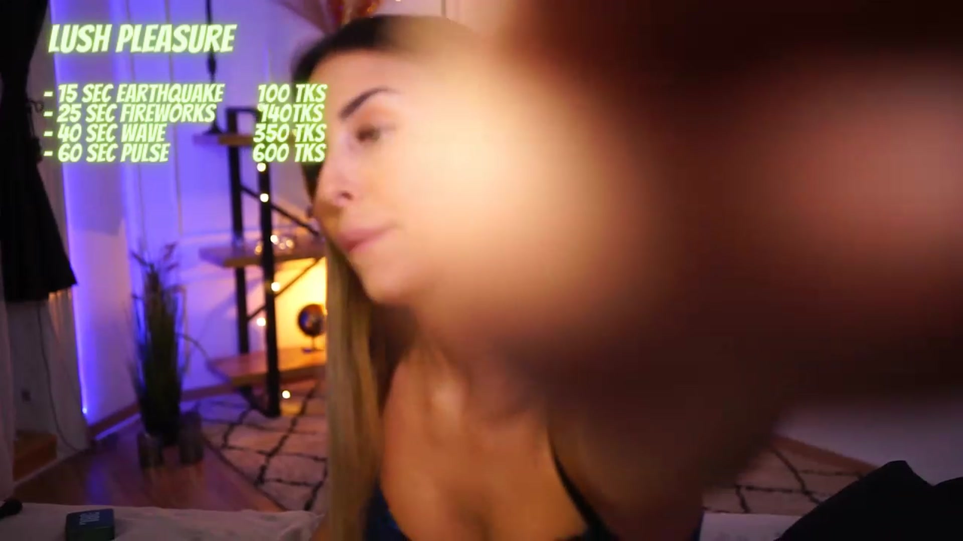 Gallery image thumbnail from Lisamelow's myfreecams stream on, 12/01/2022, 20:18 image 19 of 20