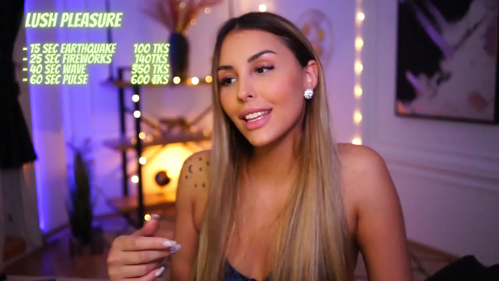 Gallery image thumbnail from Lisamelow's myfreecams stream on, 12/01/2022, 20:52 image 1 of 20