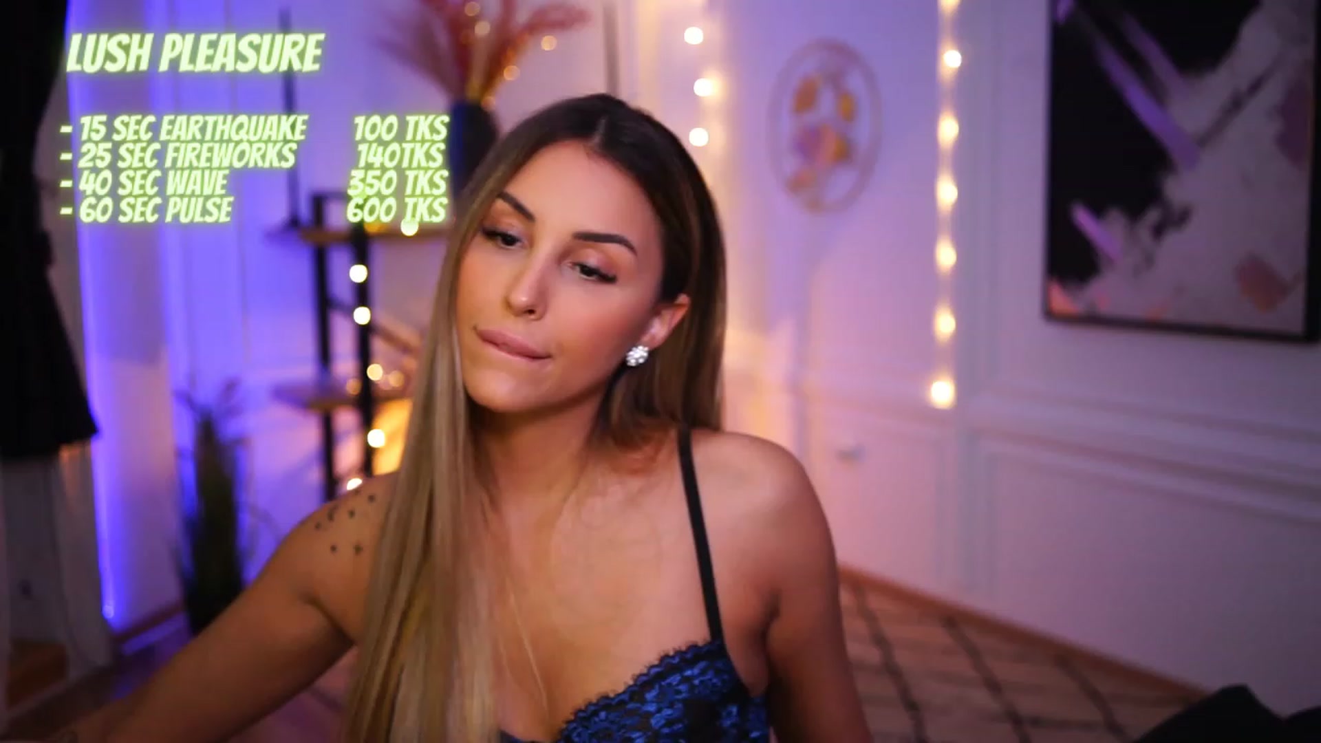 Gallery image thumbnail from Lisamelow's myfreecams stream on, 12/01/2022, 20:52 image 14 of 20