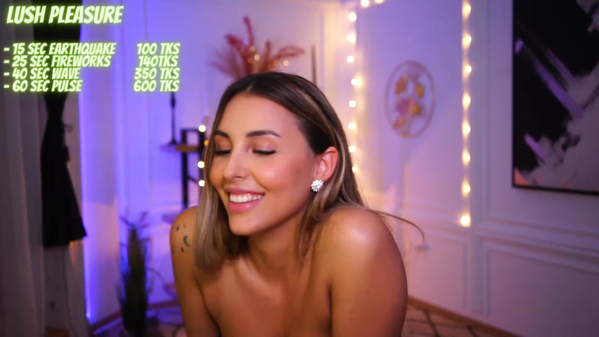 Gallery image thumbnail from Lisamelow's myfreecams stream on, 12/01/2022, 23:21 image 8 of 20