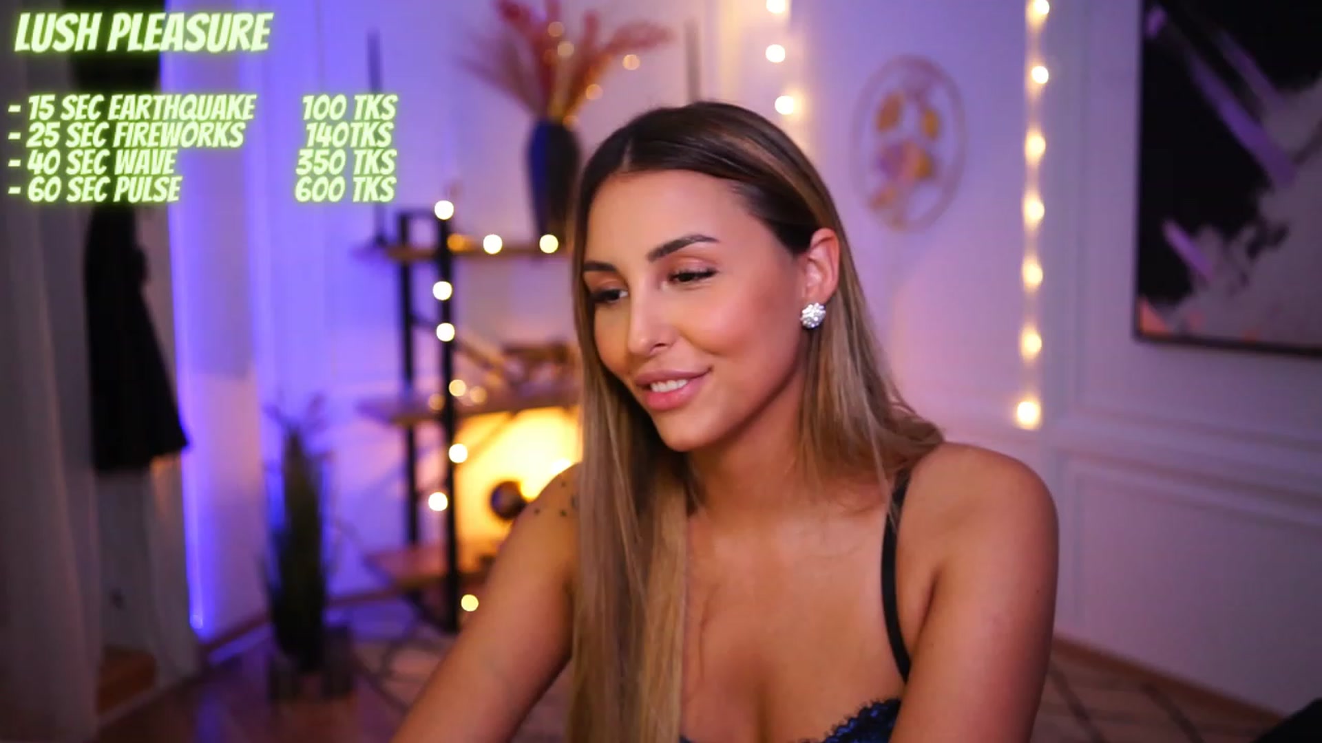 Gallery image thumbnail from Lisamelow's myfreecams stream on, 12/01/2022, 23:21 image 3 of 20