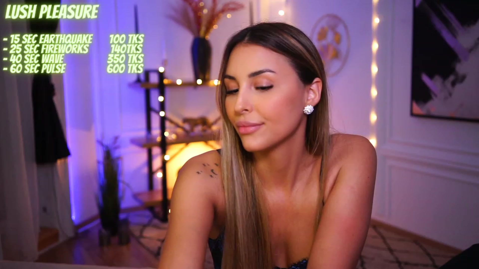 Gallery image thumbnail from Lisamelow's myfreecams stream on, 12/01/2022, 23:21 image 13 of 20