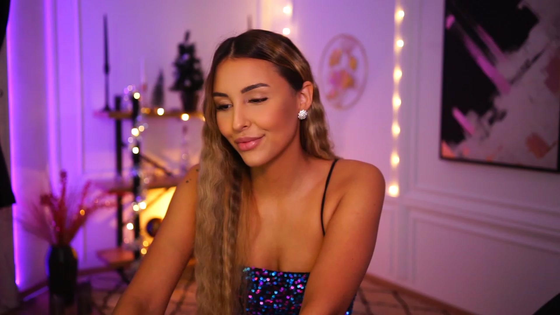 Gallery image thumbnail from Lisamelow's myfreecams stream on, 12/04/2022, 19:05 image 6 of 20