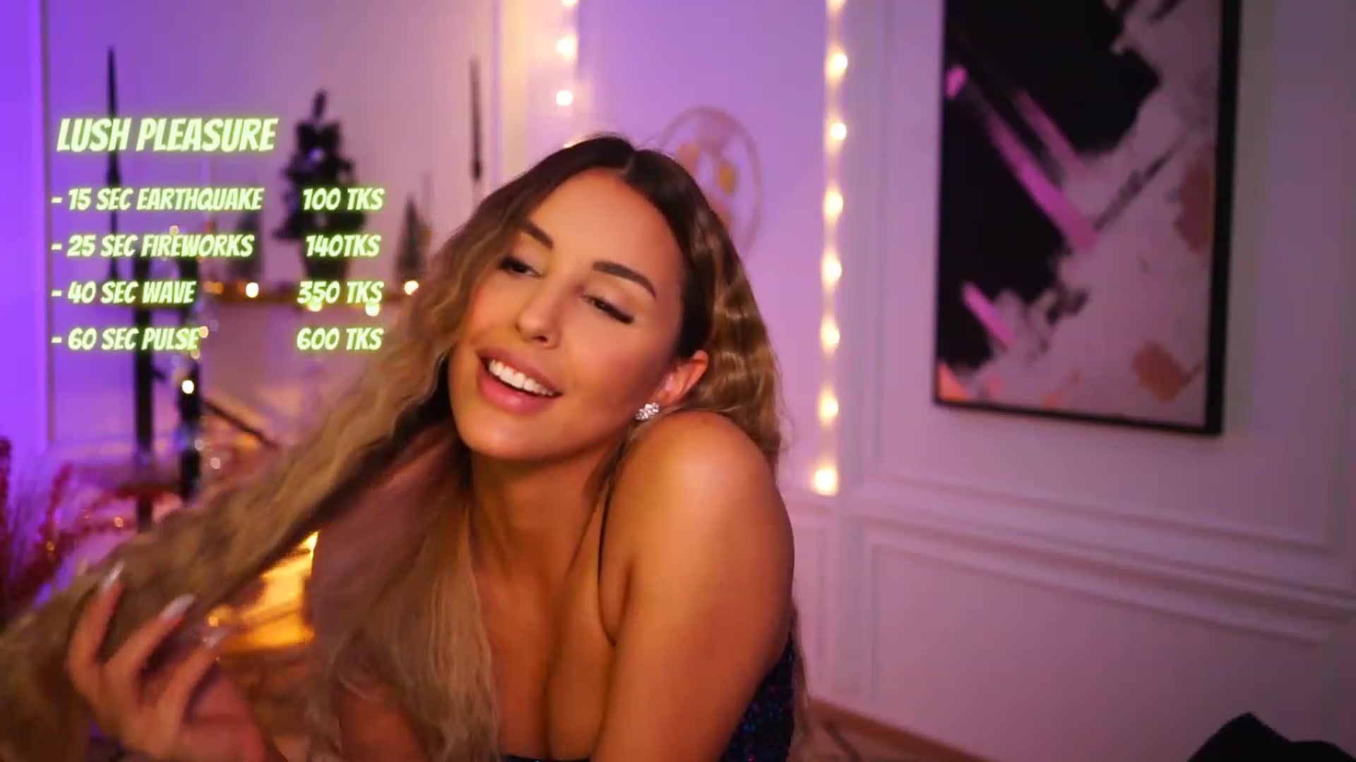 Gallery image thumbnail from Lisamelow's myfreecams stream on, 12/04/2022, 23:07 image 16 of 20