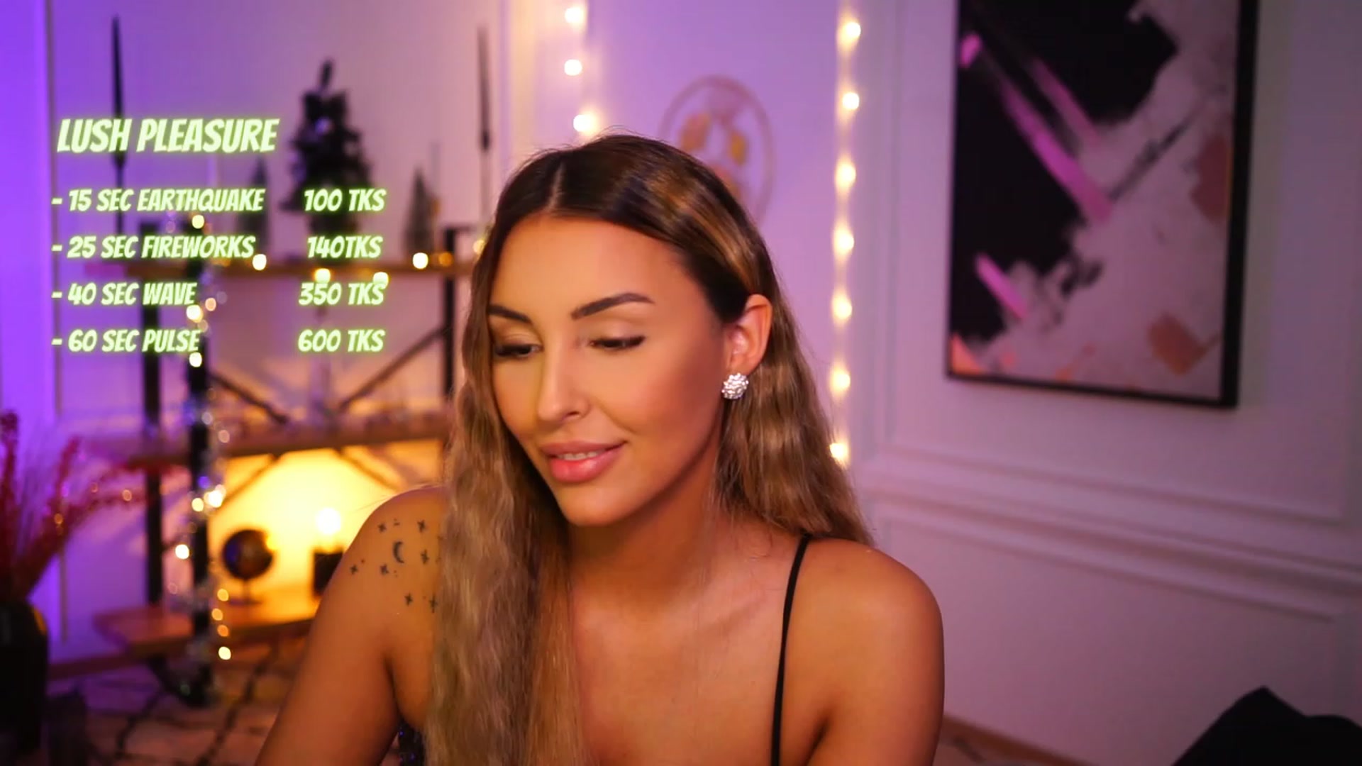 Gallery image thumbnail from Lisamelow's myfreecams stream on, 12/04/2022, 23:07 image 12 of 20