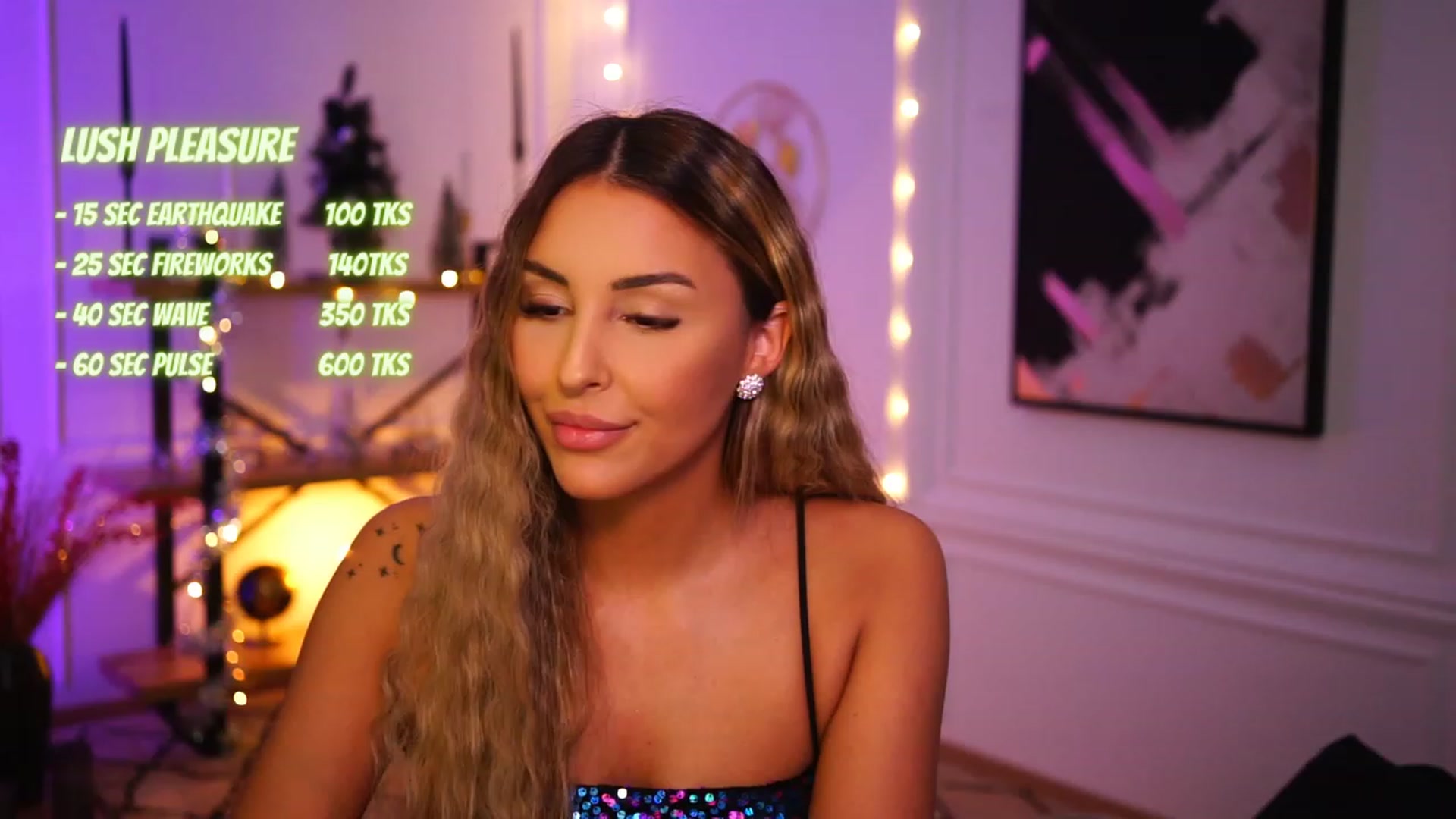 Gallery image thumbnail from Lisamelow's myfreecams stream on, 12/04/2022, 23:07 image 7 of 20