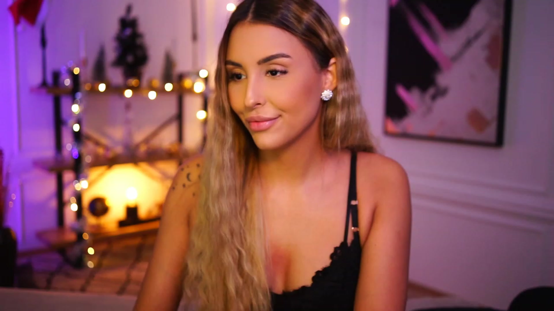 Gallery image thumbnail from Lisamelow's myfreecams stream on, 12/05/2022, 19:59 image 8 of 20