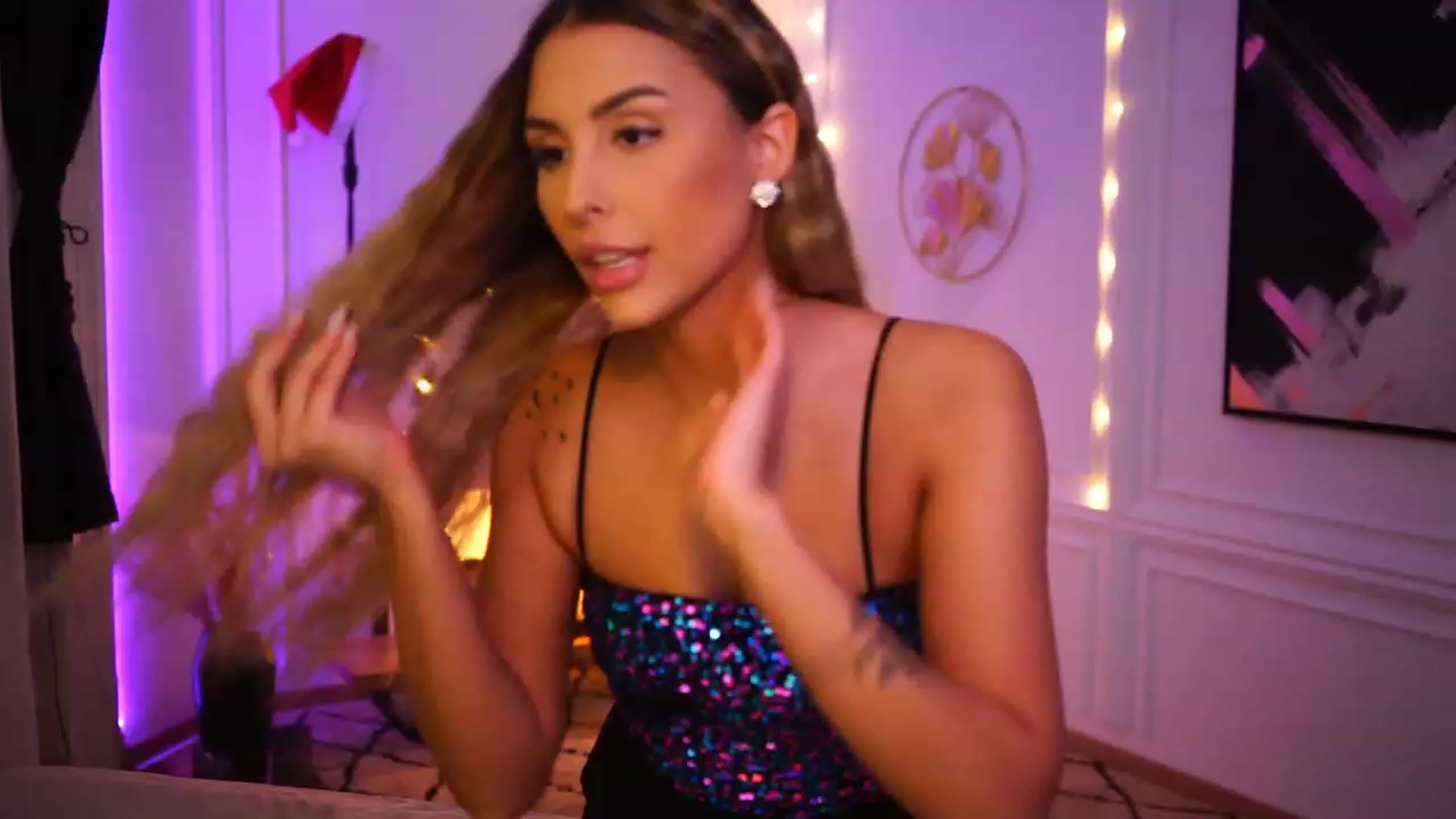 Gallery image thumbnail from Lisamelow's myfreecams stream on, 12/05/2022, 21:57 image 2 of 20