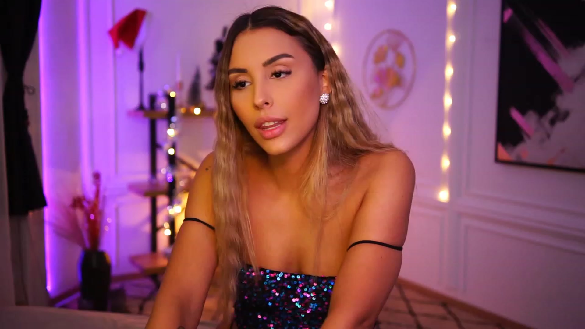 Gallery image thumbnail from Lisamelow's myfreecams stream on, 12/05/2022, 21:57 image 13 of 20
