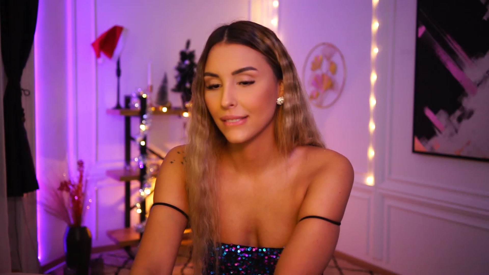 Gallery image thumbnail from Lisamelow's myfreecams stream on, 12/05/2022, 21:57 image 6 of 20