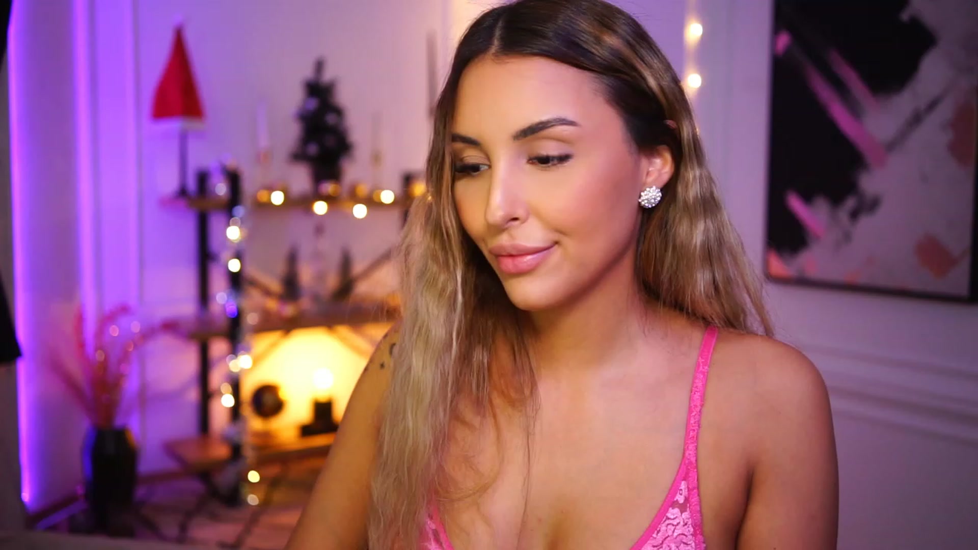 Gallery image thumbnail from Lisamelow's myfreecams stream on, 12/06/2022, 20:10 image 5 of 20