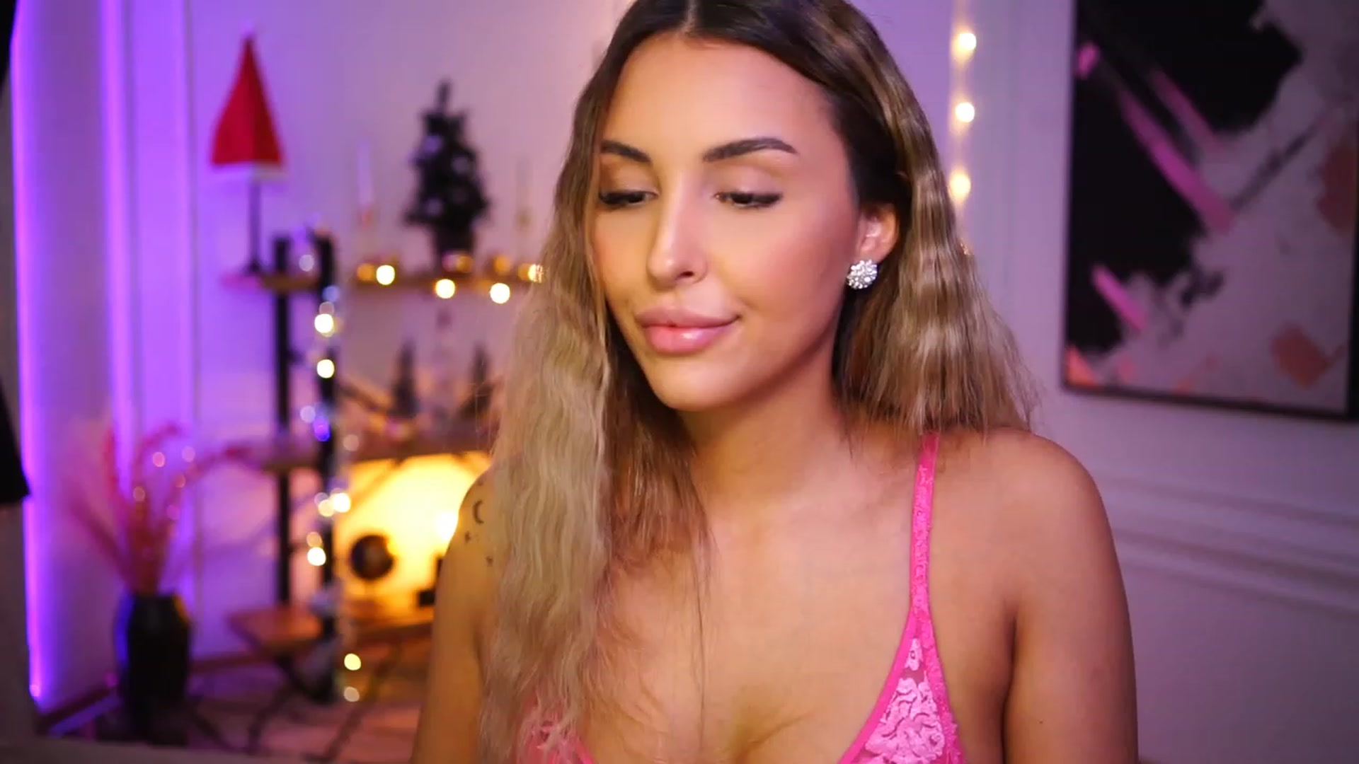 Gallery image thumbnail from Lisamelow's myfreecams stream on, 12/06/2022, 20:10 image 6 of 20