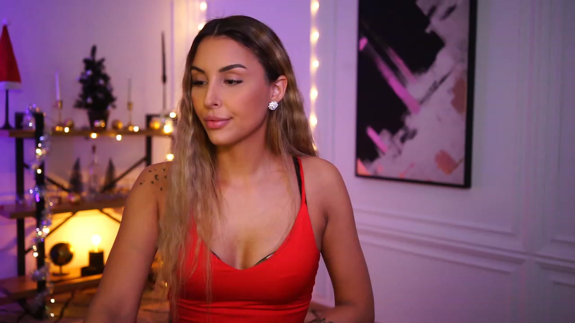 Gallery image thumbnail from Lisamelow's myfreecams stream on, 12/06/2022, 21:19 image 6 of 20