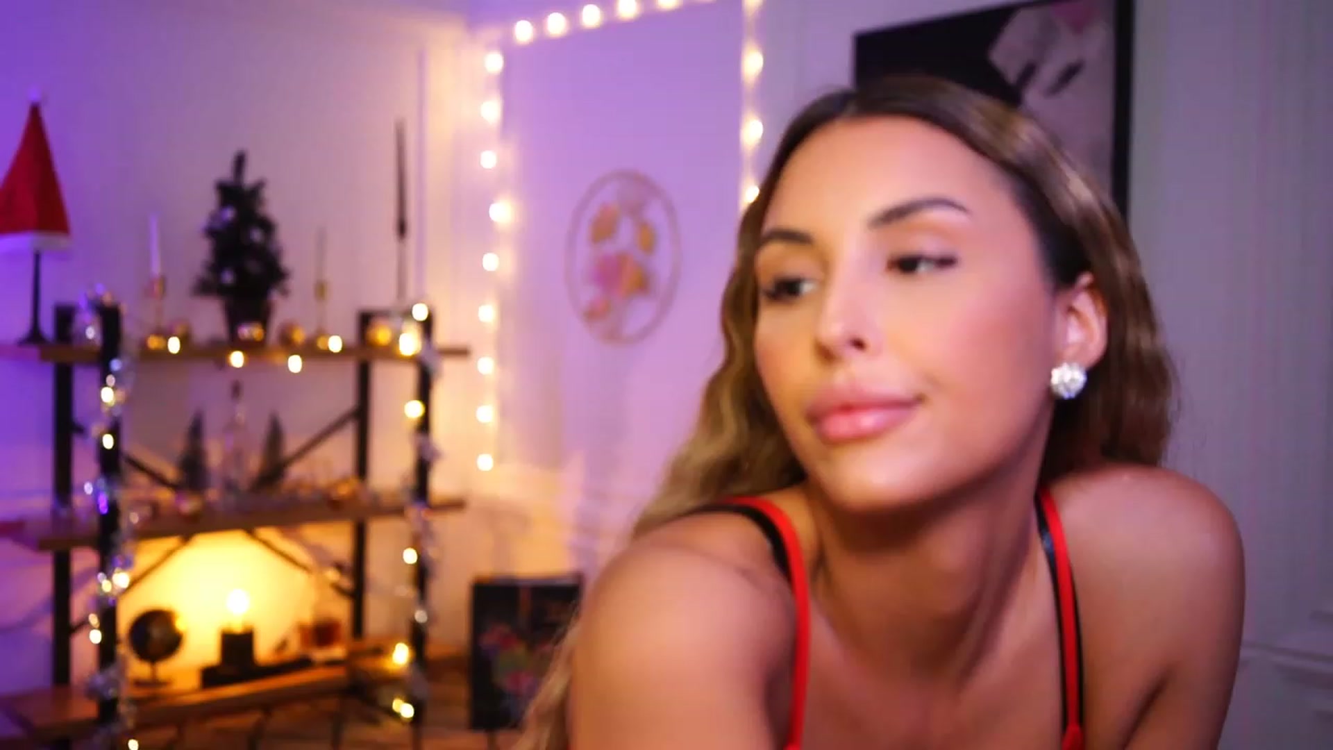 Gallery image thumbnail from Lisamelow's myfreecams stream on, 12/06/2022, 21:19 image 19 of 20