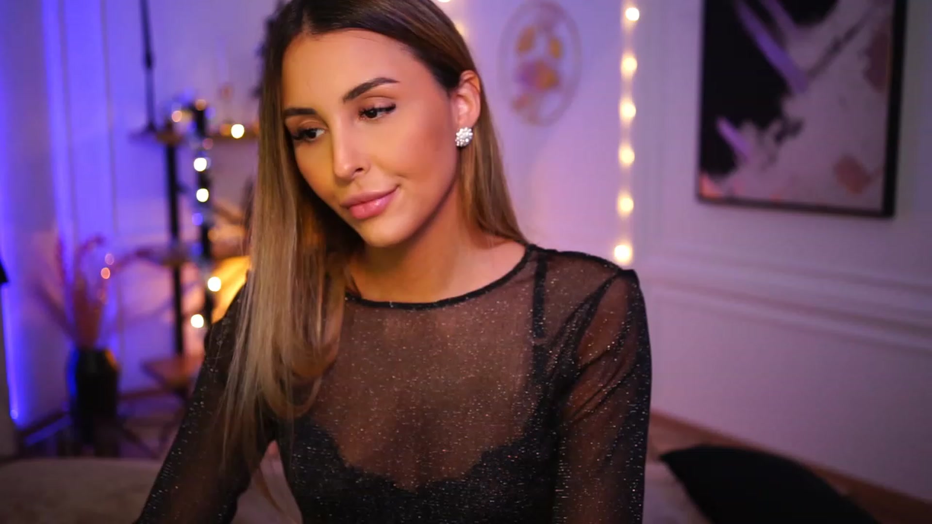 Gallery image thumbnail from Lisamelow's myfreecams stream on, 12/11/2022, 19:42 image 18 of 20